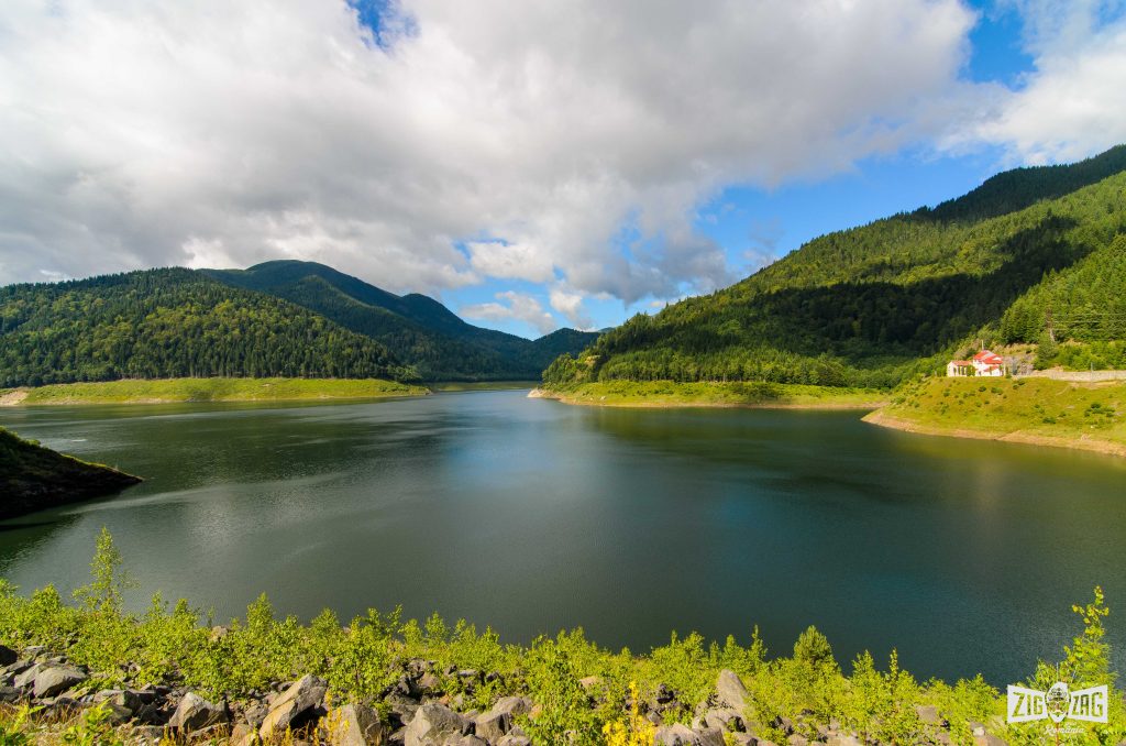 lacul-gura-apelor-panorama
