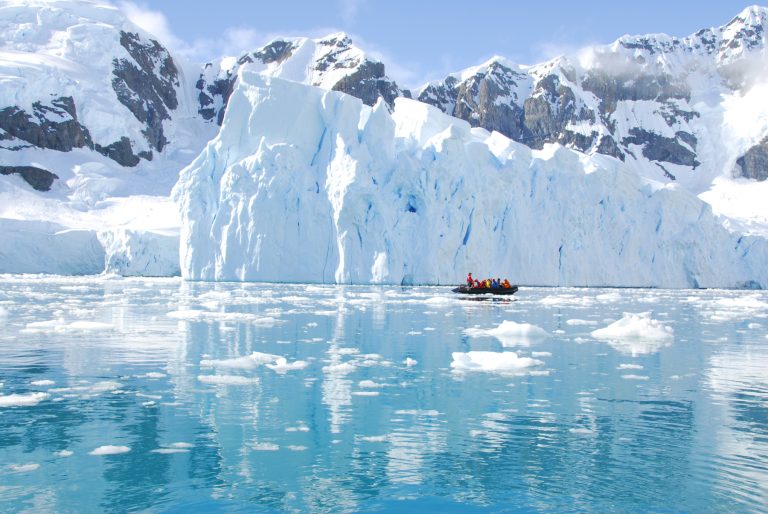 zodiac-cruise-in-front-of-glacier-secret-atlas