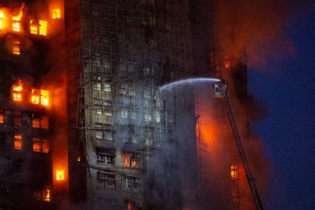 APTOPIX Hong Kong Fire