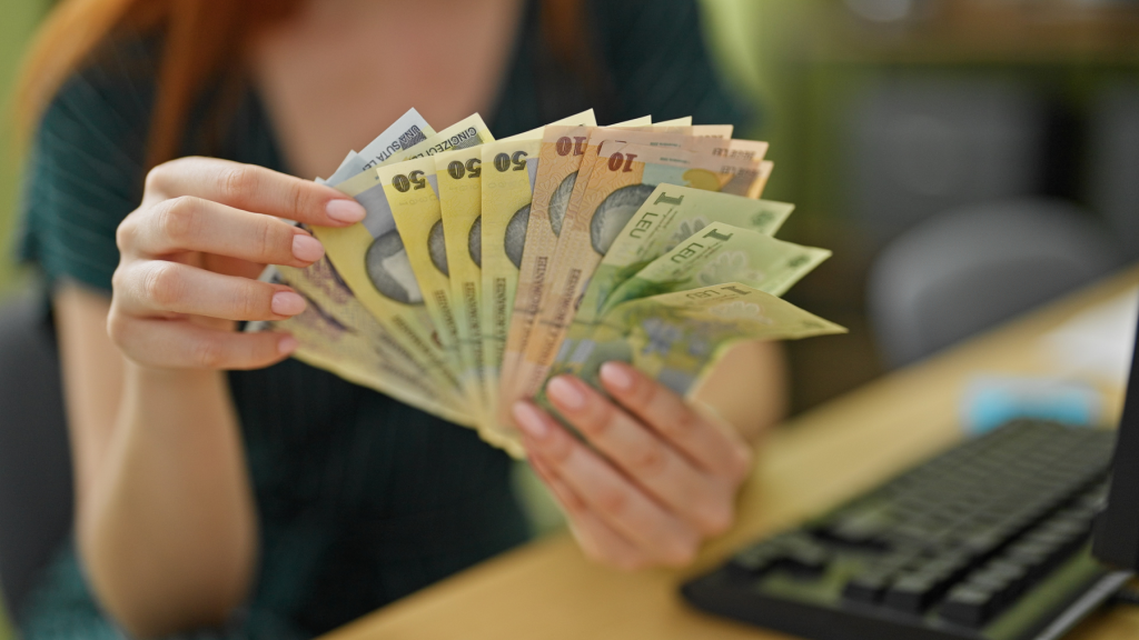 salariu-bani-romania-dreamstime (1)
