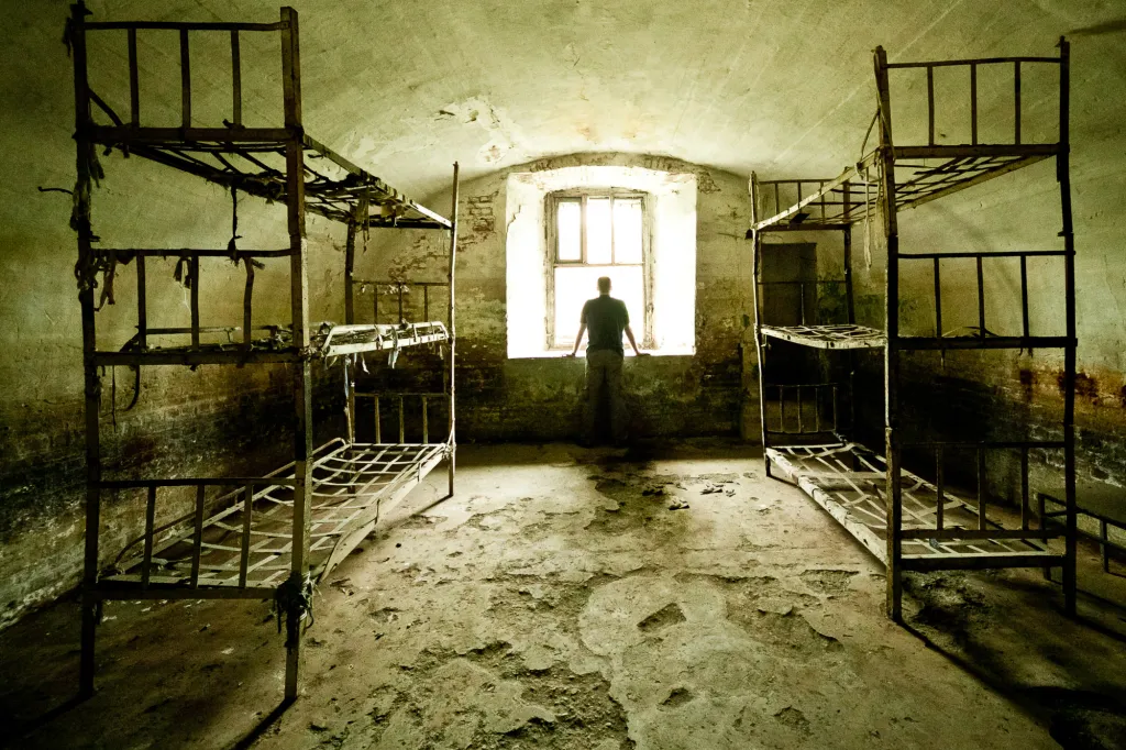 1500021863295-Eli_Driu-Fortul_13_Jilava-2011