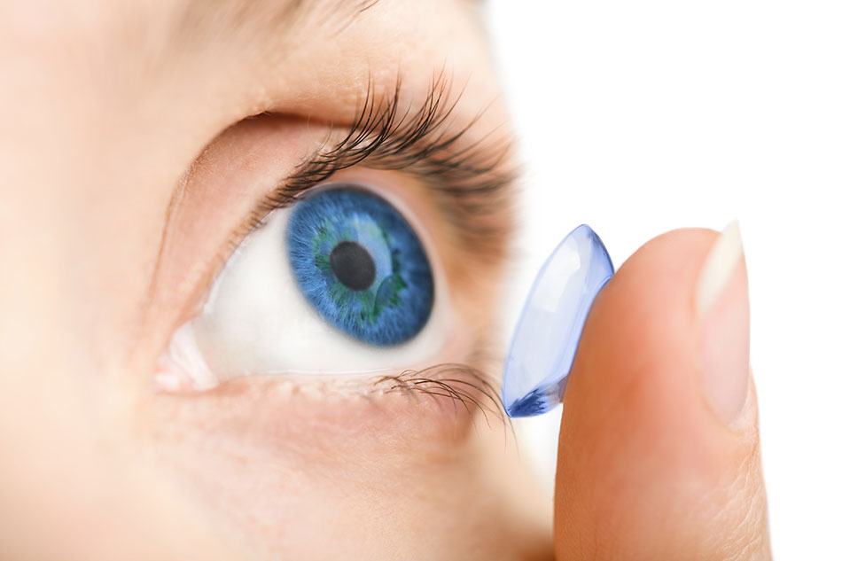 closeup-blue-eye-contact-lens